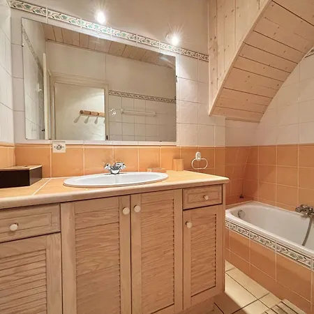 Cosy A Praz-sur-arly, Proche Pistes De Ski, Centre, Parking, 2 Etoiles, Pour 4 Pers. - Fr-1-603-6 Apartment